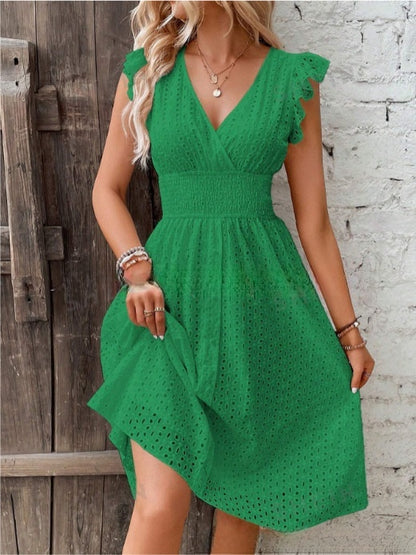 Robe d’Été Unie Respirante à Col V et Taille Cintrée