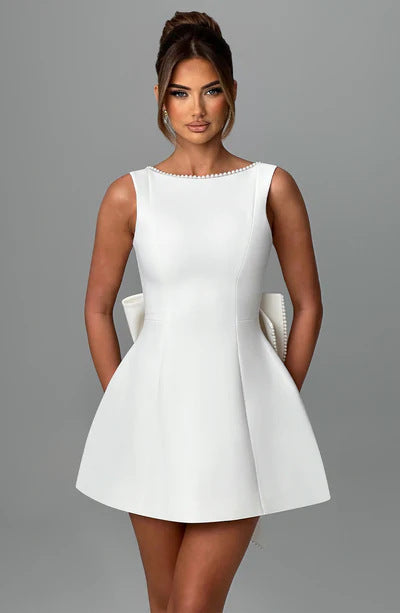 Robe Évasée Élégante – Nœud et Perle